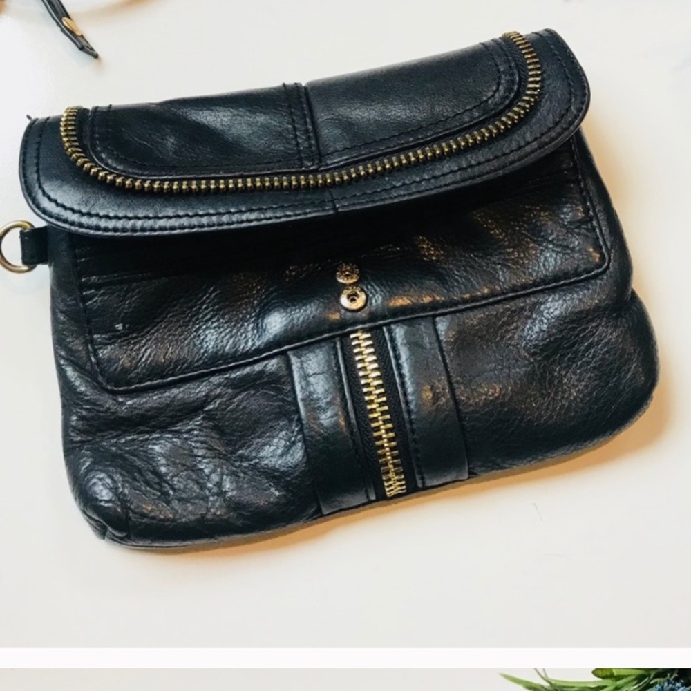 B. Makowsky Black Leather Zipper detail crossbody